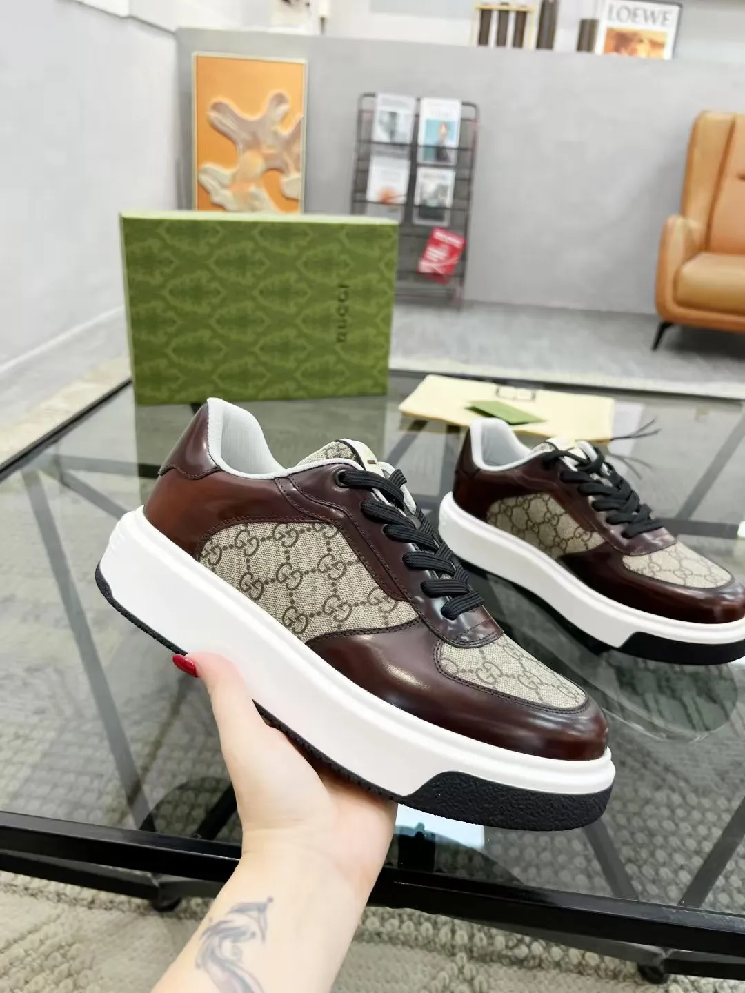 P440 new men's shoes GUCCI [Lightning] latest shoes are shipped. Original quality, fashionable, special materials, sheepskin lining, new packaging. The foot feels super comfortable and the workmanship is impeccable. Size: 38-45